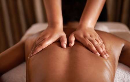 Massage relaxante sensuelle 2 4main