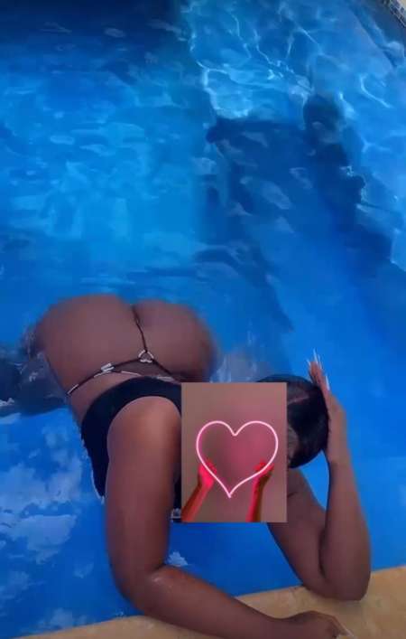 NEGRESSE HAITIANO-GUADELOUPEENE SUPER EN FORME DIS