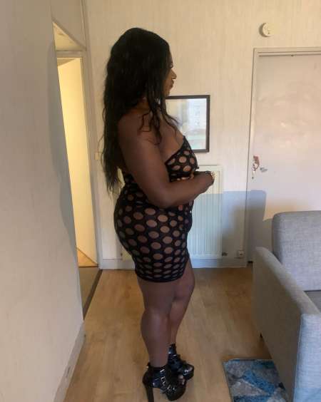 Je recherche des mecs pour madame jolie black