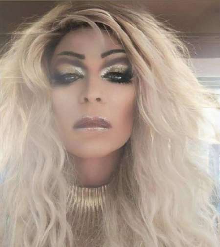  Julia transgenre reçois dans maison discrète