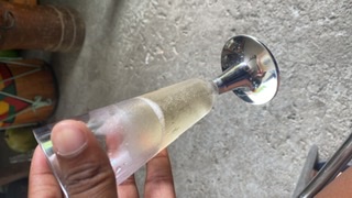 Jeune baby attend son sugar daddy